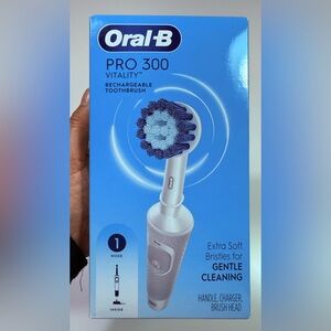 Oral-B Pro 300 Rechargeable Electric Toothbrush